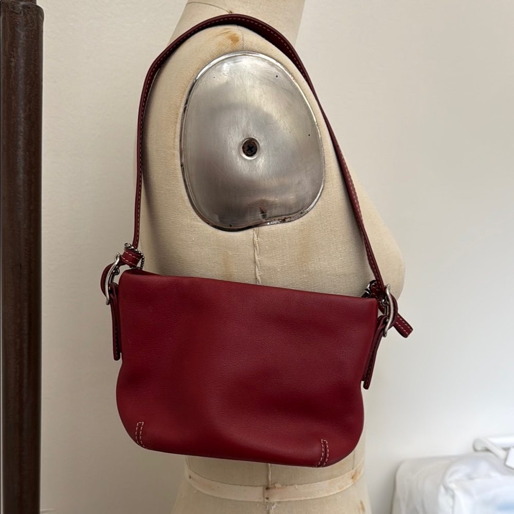 Chic Burgundy Leather Shoulder Bag